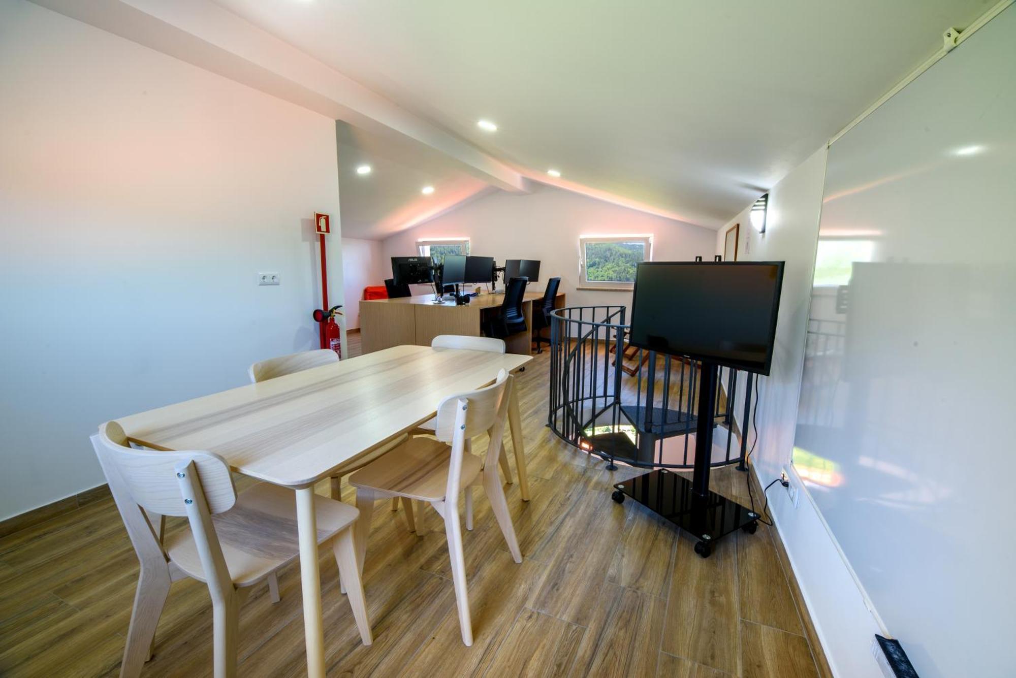 Casa Do Beco - Fabulous 3 Bedroom House With An Office, Seia, Serra Da Estrela Lapa dos Dinheiros Eksteriør bilde